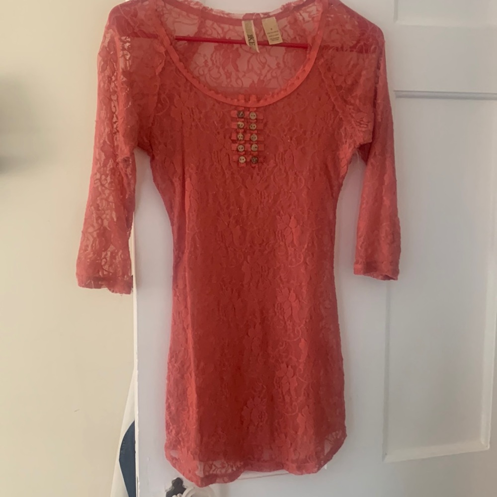 BKE lace top/3/4 length sleeve in dusty rose color